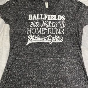 Ladies v-neck t-shirt Large baseball / softball